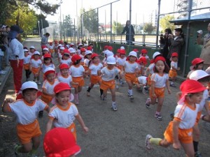 年少組は500m走ります。がんばれー!!